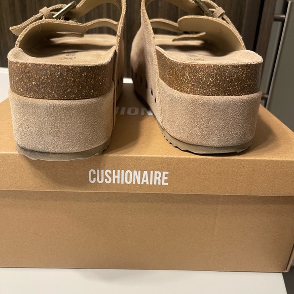 Cushionaire Guru Suede Khaki Size 9